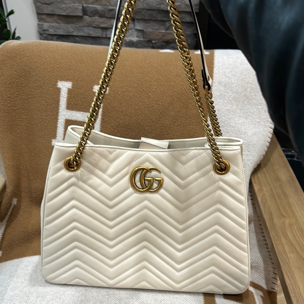 Gucci White and Gold Chevron Shoulder Bag